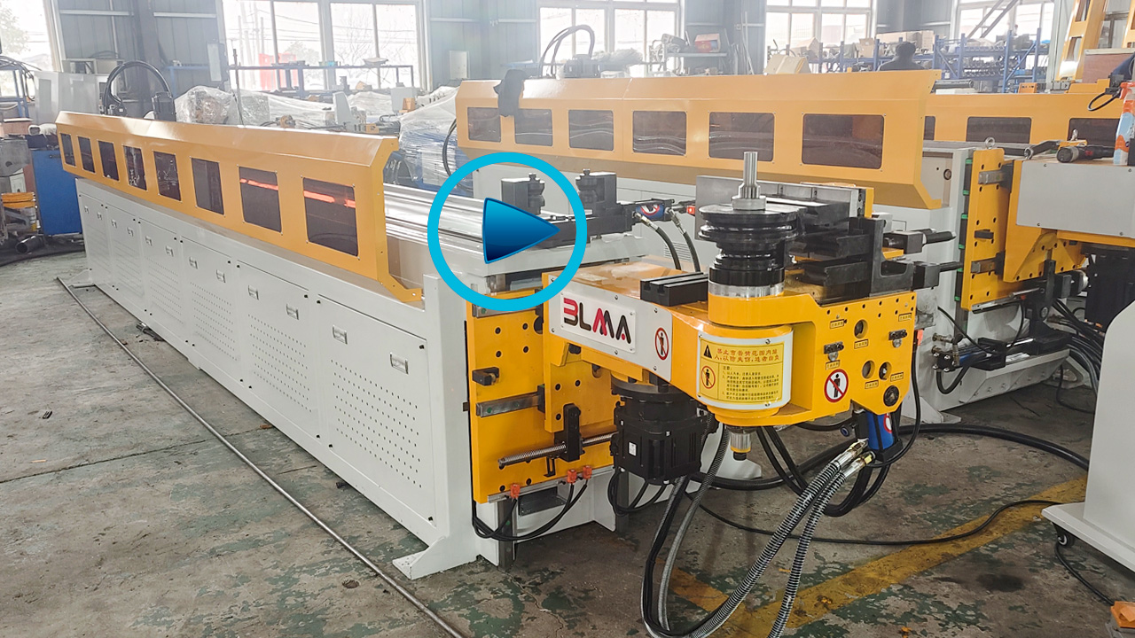 Pipe bending machine (10)